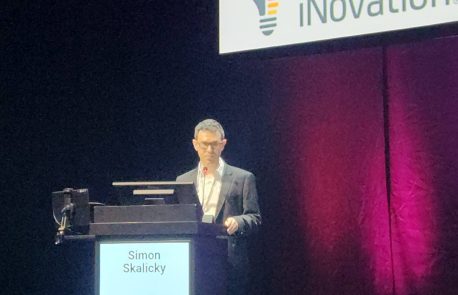 A/Prof Simon Skalicky at the podium, ESCRS iNovation Day 2026